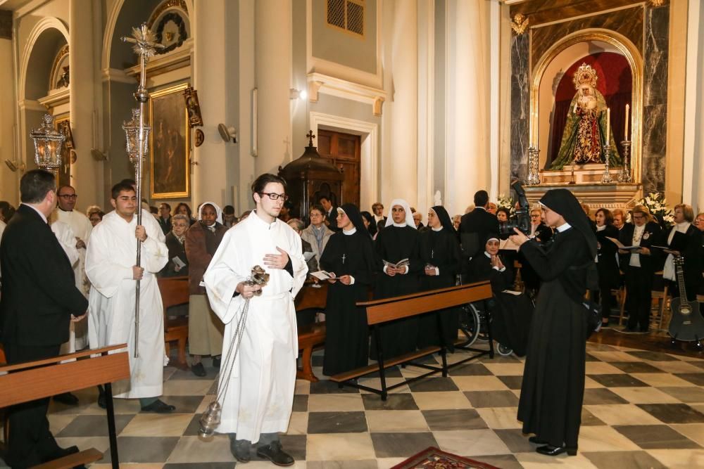 Las Salesas recobra la vida religiosa