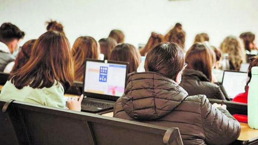 Alumnos en un aula de la UIB.