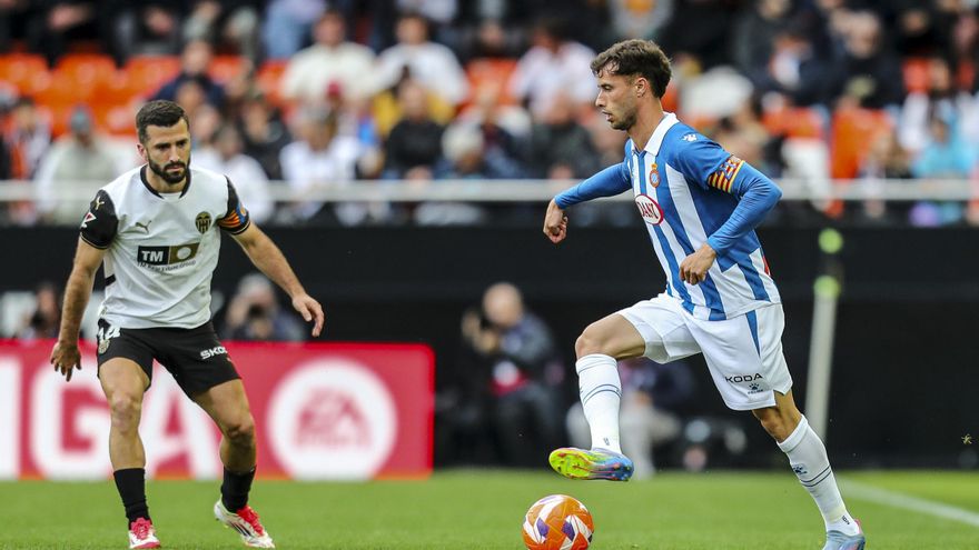 Javi Puado renueva hasta 2029