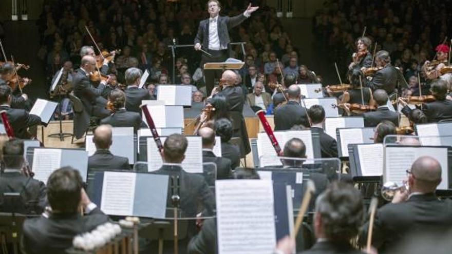 La Orquesta de València dirigida por Ramón Tebar.