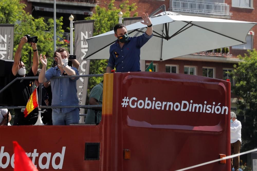 Cientos de personas secundan la protesta de Vox.