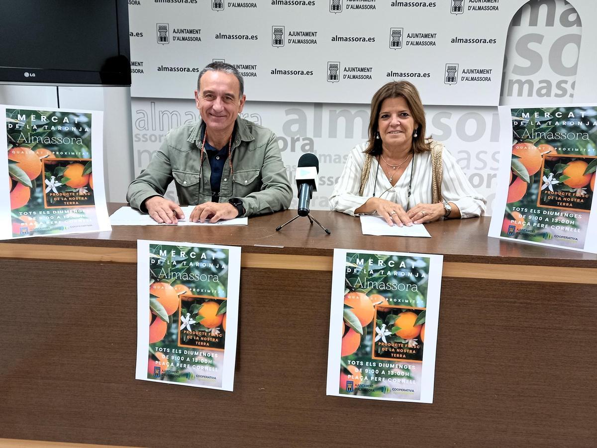 El concejal de Agricultura, José Claramonte, ha presentado la iniciativa, junto a la directora de la cooperativa, Carmina Jorques.