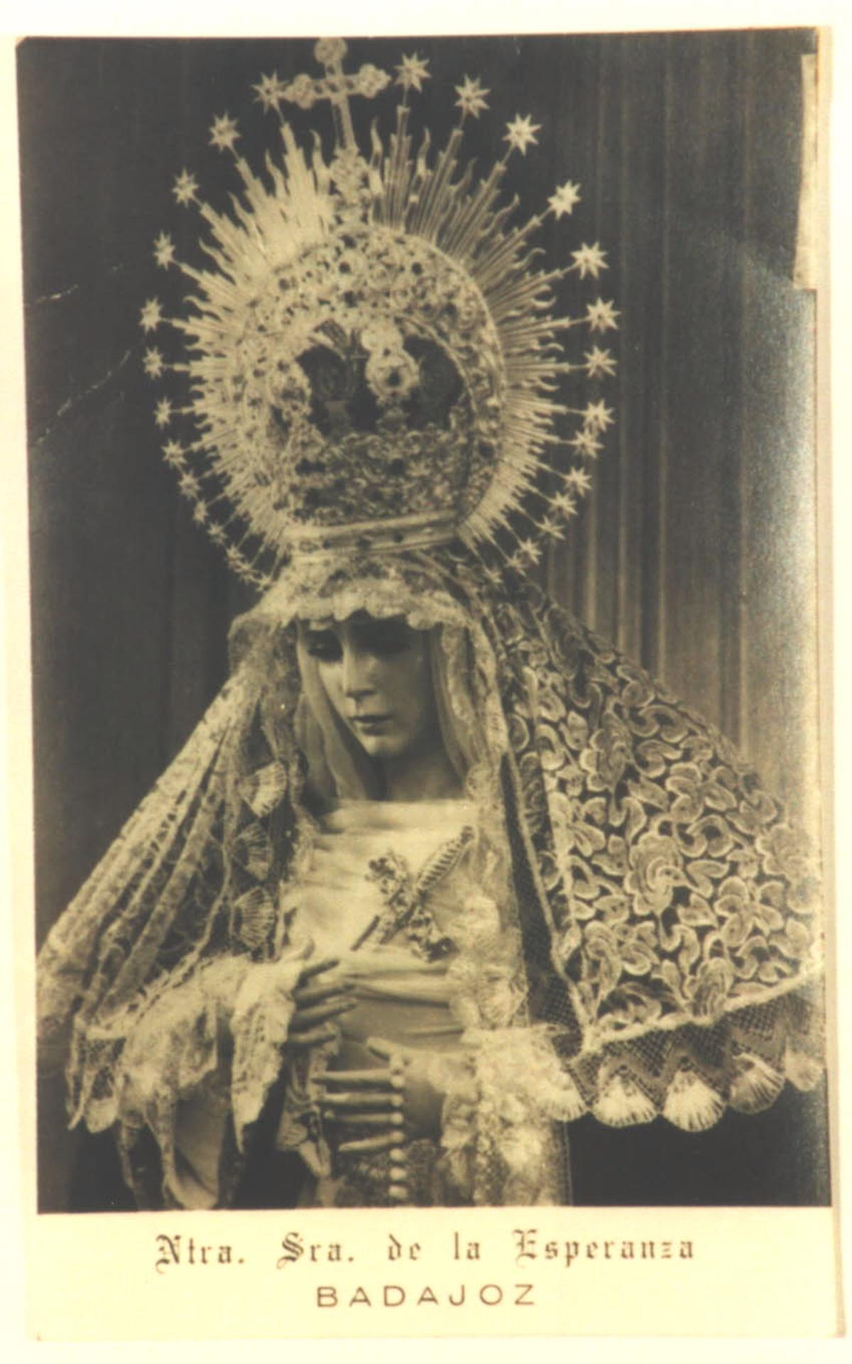 Primera fotografía de la Virgen de la Esperanza.