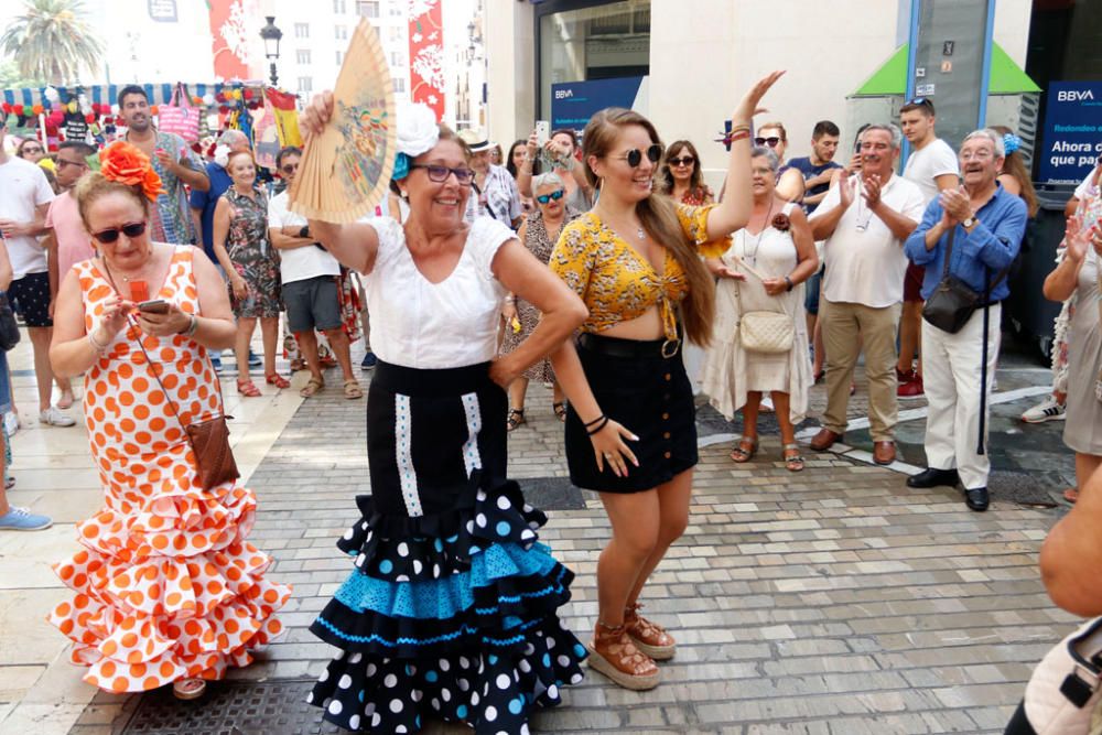 La Feria de Málaga cumple una semana de fiesta. Este miércoles, a pesar de los cielos encapotados y la sensación de bochorno, miles de personas se divierten por las calle del Centro Histórico de Málaga, en un ambiente quizá algo más desahogado de gente que otros días