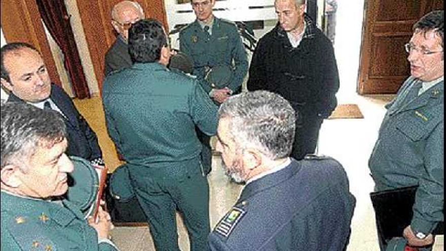 Gonzalo Durán durante una junta local de seguridad ciudadana. / iñaki abella