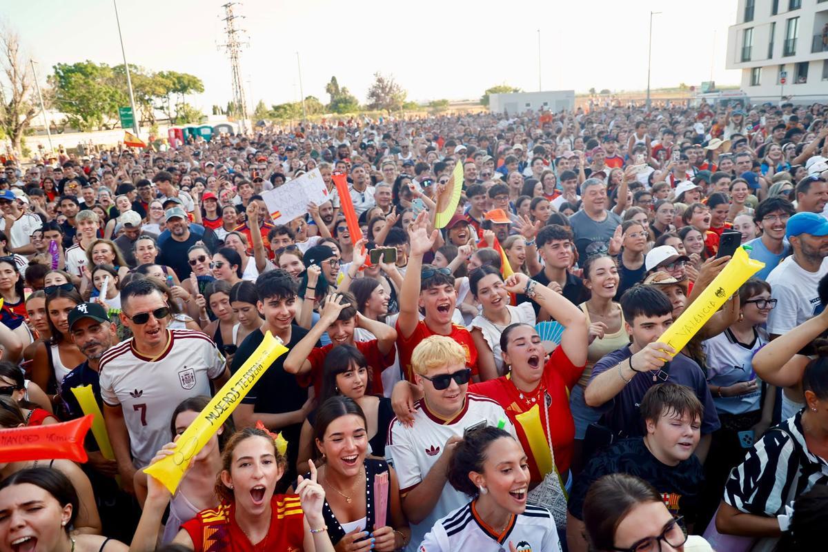 Locura en Foios para recibir a Ferran Torres
