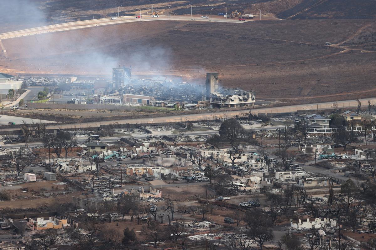 El fuego destruye la localidad de Lahaina, en Hawái