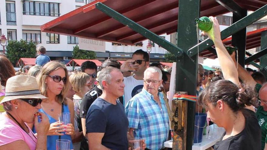 Ambiente durante el Fiesta de la Sidra, el pasado fin de semana, en Villaviciosa.