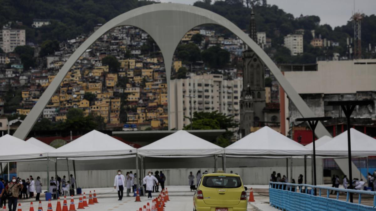 Centro de vacunación instalado en el Sambódromo de Río de Janeiro.