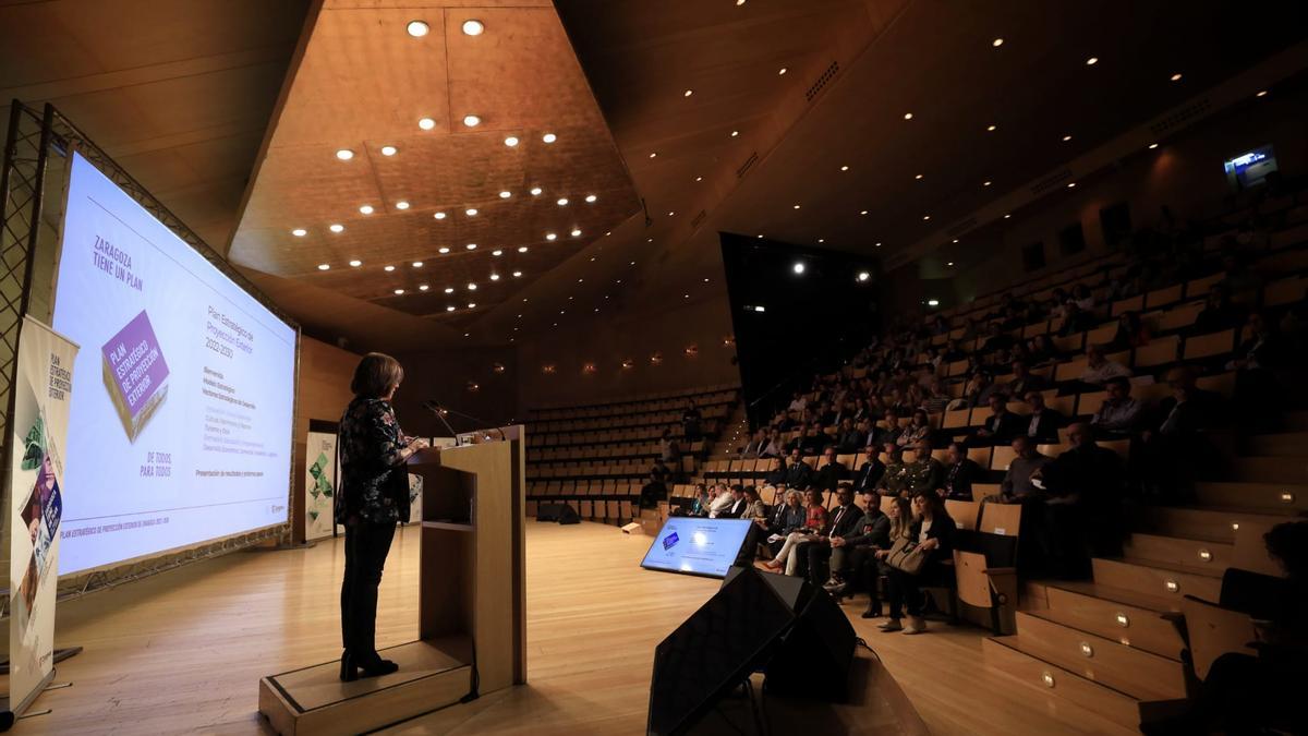 La vicealcaldesa, Sara Fernández, en la presentación de la nueva estrategia de proyección exterior de Zaragoza.