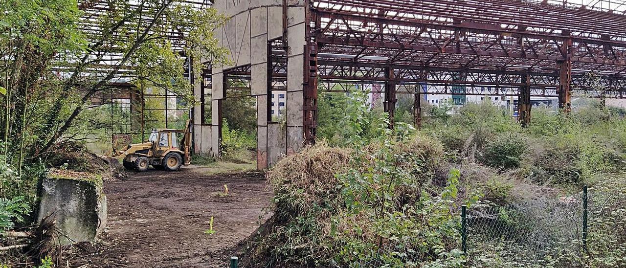 Los trabajos de descontaminación de la parcela de Talleres del Conde. | M. Á. G.