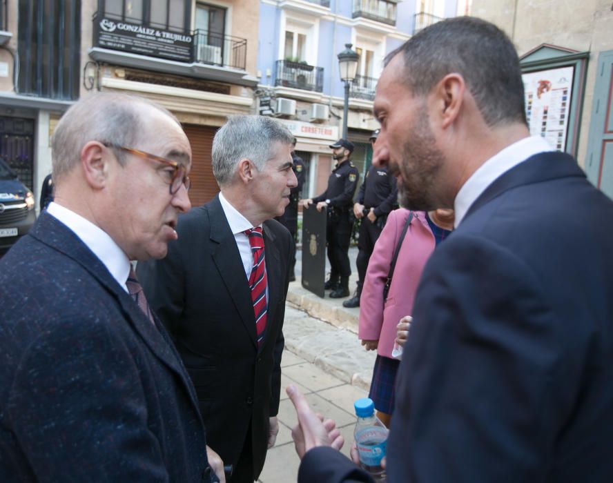 La Generalitat en pleno celebra en Alicante las cuatro décadas de la Carta Magna con un acto institucional en el Teatro Principal que llega en medio de los ataques al modelo territorial y de la alerta ultra.