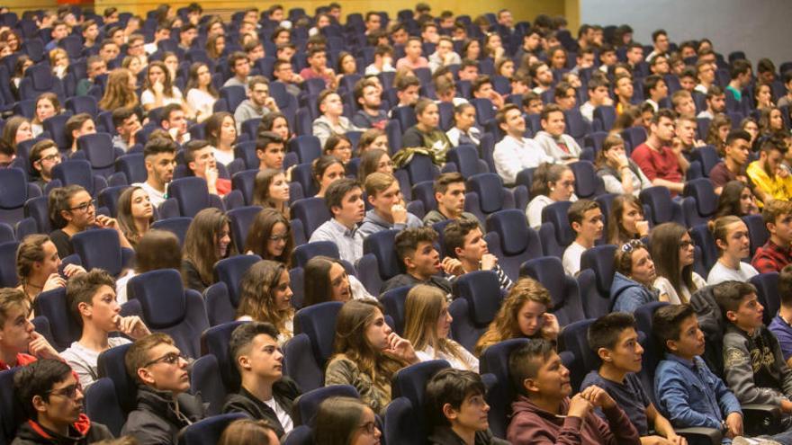 Imagen de archivo d aAlumnado de institutos de la provincia en una de las charlas sobre el acceso en la UA