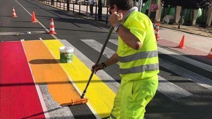 Retiran el color del arco iris de pasos de peatones