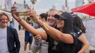 Jaume Collboni visita los equipos 'Youth' y femenino de la Copa América