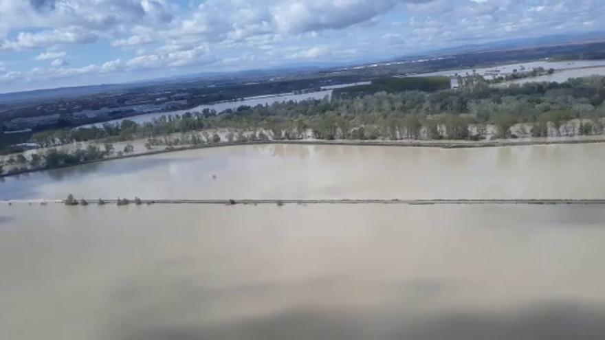 Vistas aéreas de la crecida del Ebro a su paso por Zaragoza