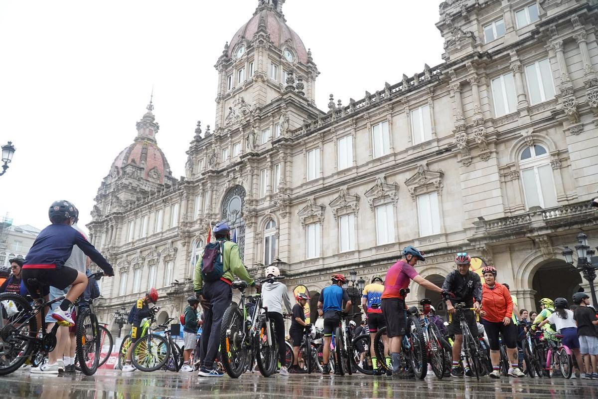 Día de la Bicicleta en A Coruña pasado por agua Día de la Bicicleta en A Coruña pasado por agua