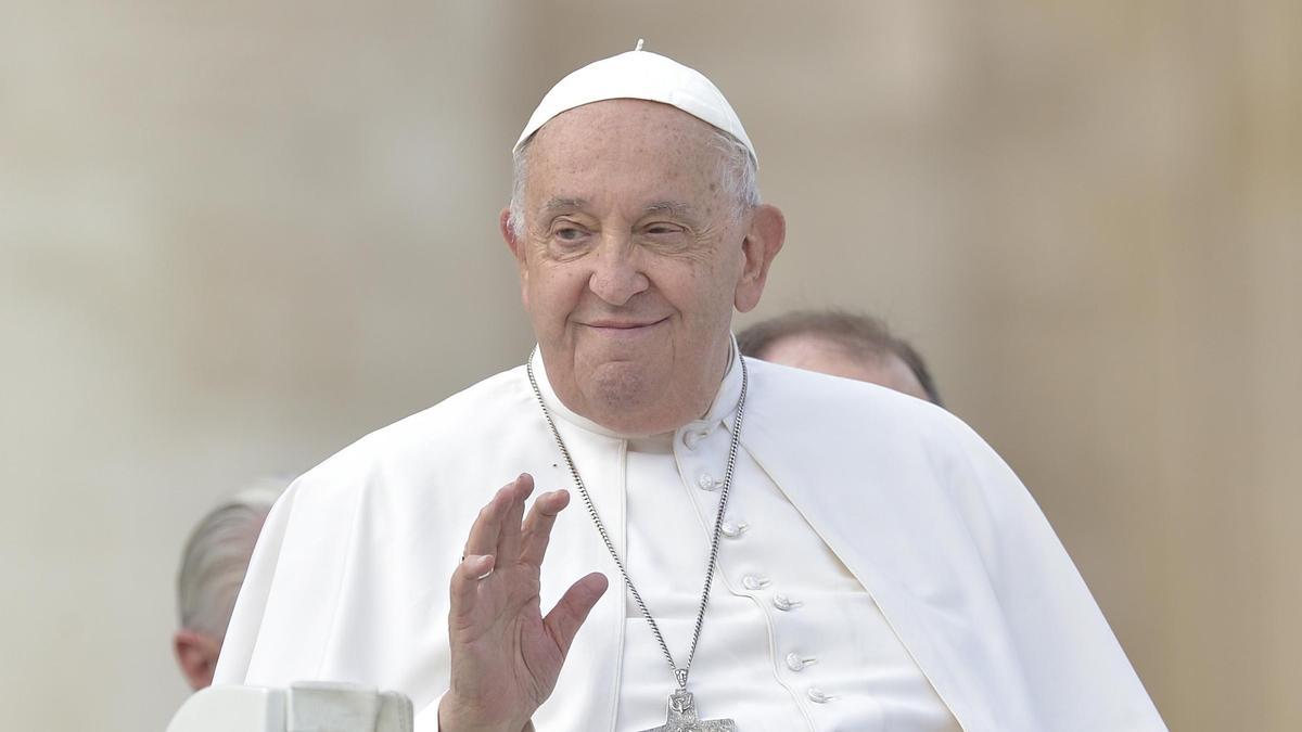 El papa Francisco será dado de alta mañana domingo tras seis semanas ingresado en el hospital