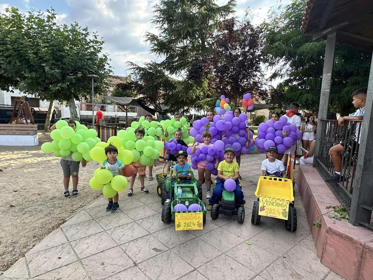 Desfile de disfraces y carros en ls fiestas de El Perdigón