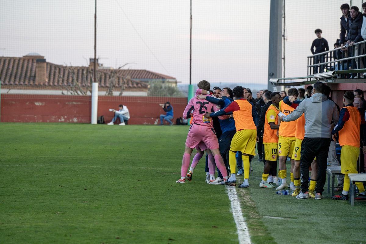 Les millors imatges de l'empat en el derbi entre el Peralada i l'Escala