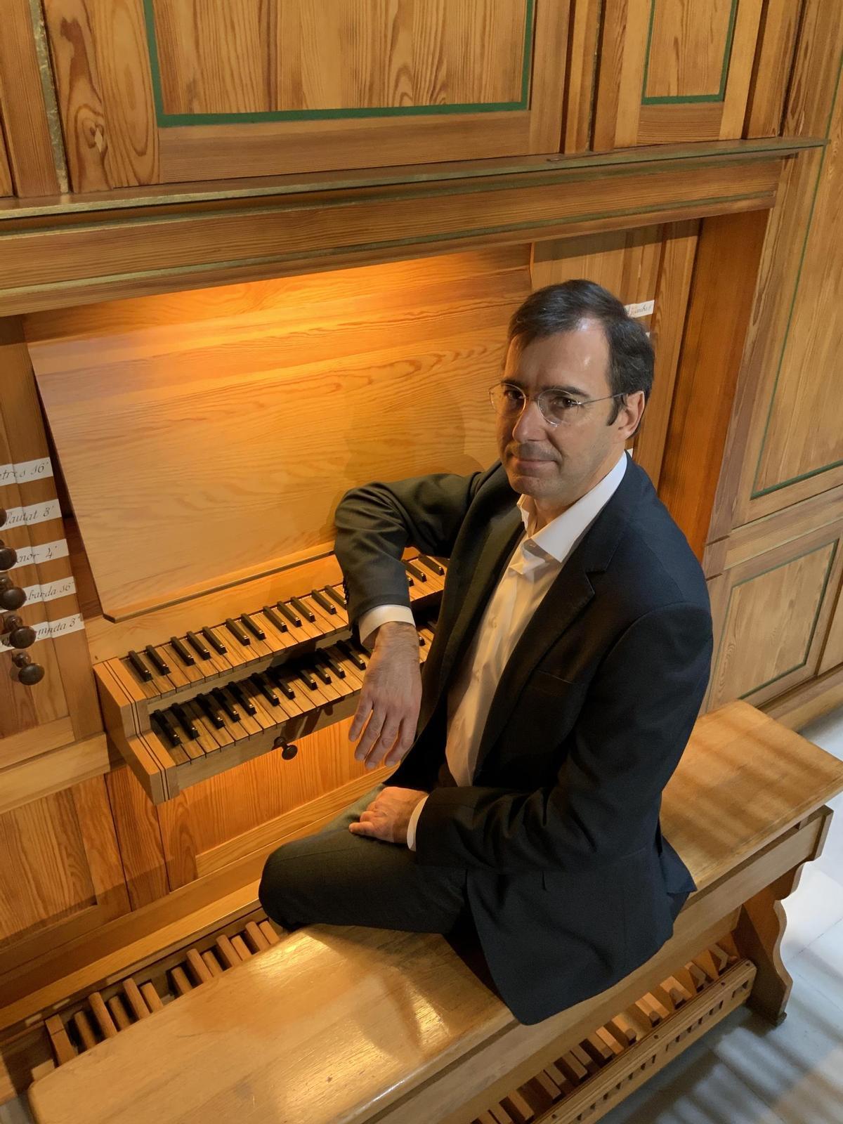 Josep Vicent Giner es organista y clavecinista con una importante trayectoria internacional.