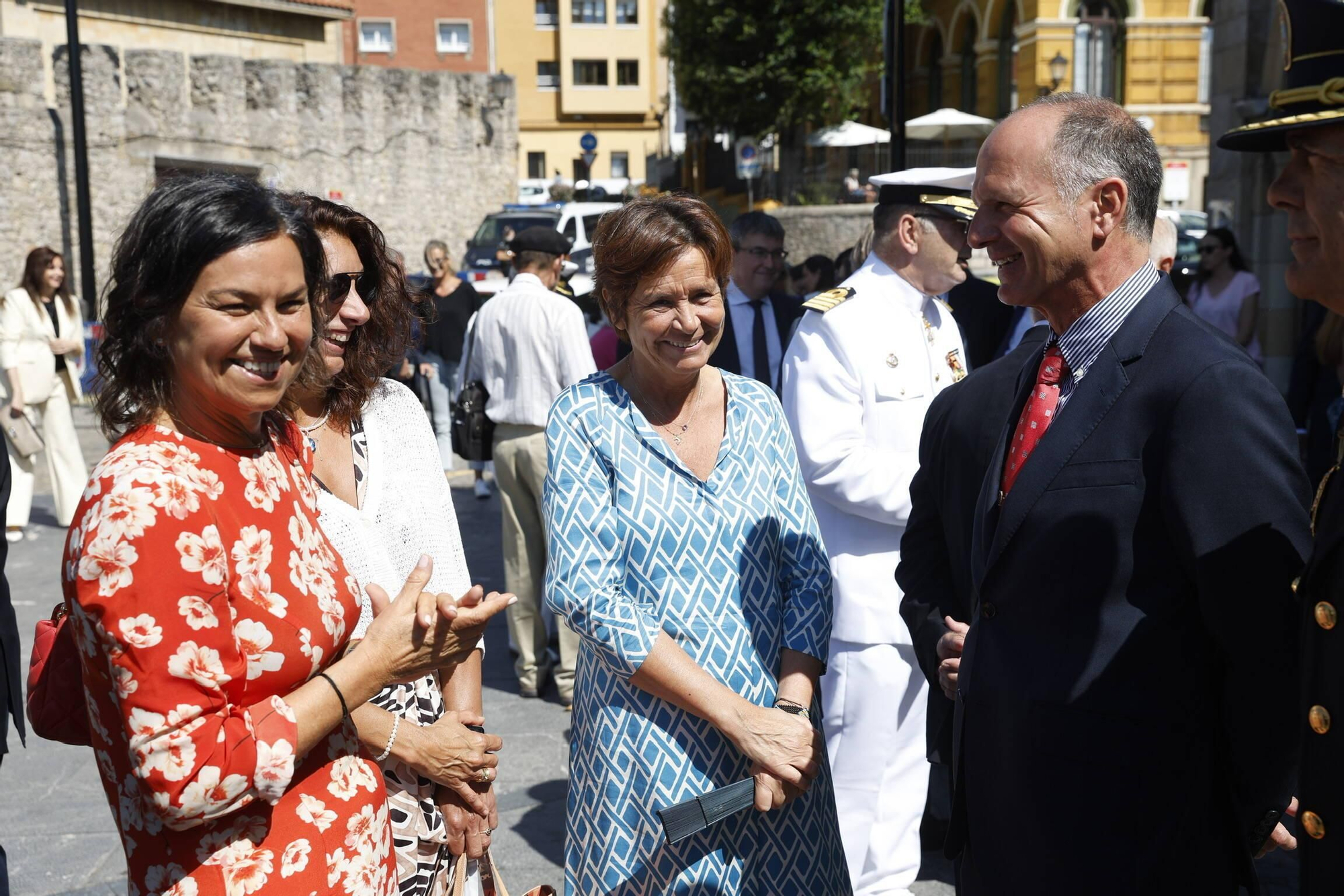 La misa con la Armada y la ofrenda floral del Carmen en Gijón, en imágenes