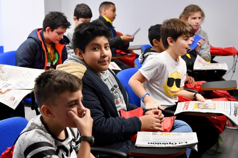 Los estudiantes disfrutaron de la inmersión deportivista que propone el ciclo de encuentros escolares con jugadores del Deportivo 'Os Nosos Valores - Escolas 110% branquiazuis'.