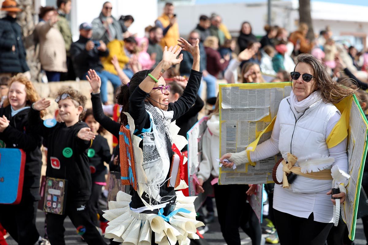 Todas las imágenes de la rúa de carnaval de Sant Josep