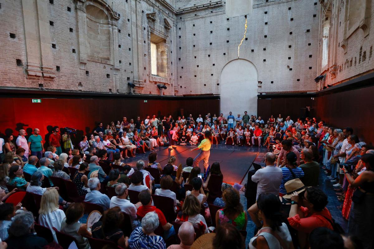 Noche del Patrimonio en Córdoba Sala Orive A PLACE TO DANCE INPROGRESS#1. (Estreno) Concepto, coreografía e interpretación: Yinka Esi Graves Y Poliana Lima