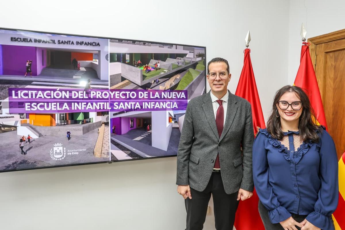 El alcalde Rubén Alfaro junto a la edil de Educación María Gisbert.