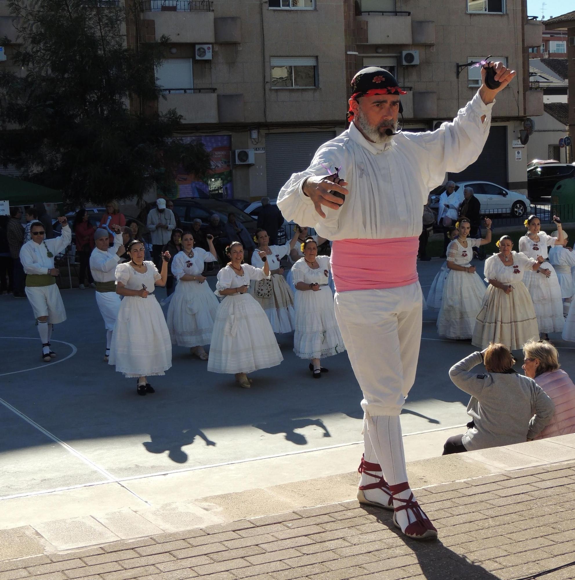 Así fue la espectacular "dansà" en ropa interior de la falla Mont de Pietat