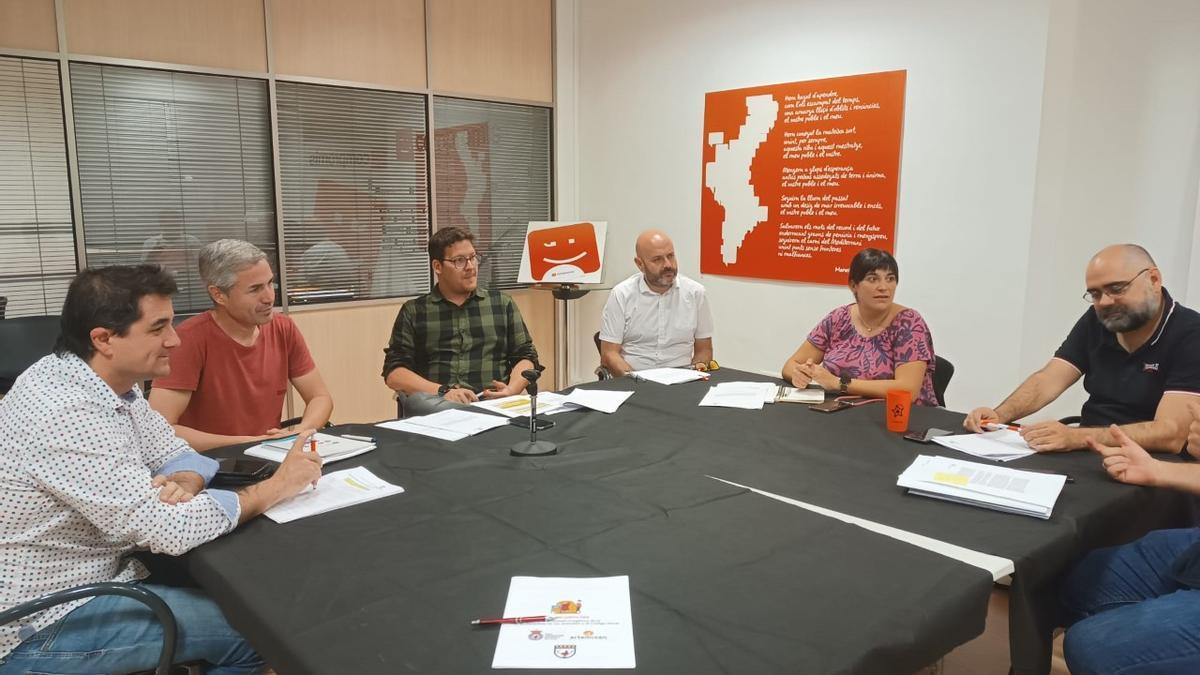 reunión mantenida en la sede de Compromís, entre representantes de la coalición y de la Federación de Caza de la Comunitat Valenciana.