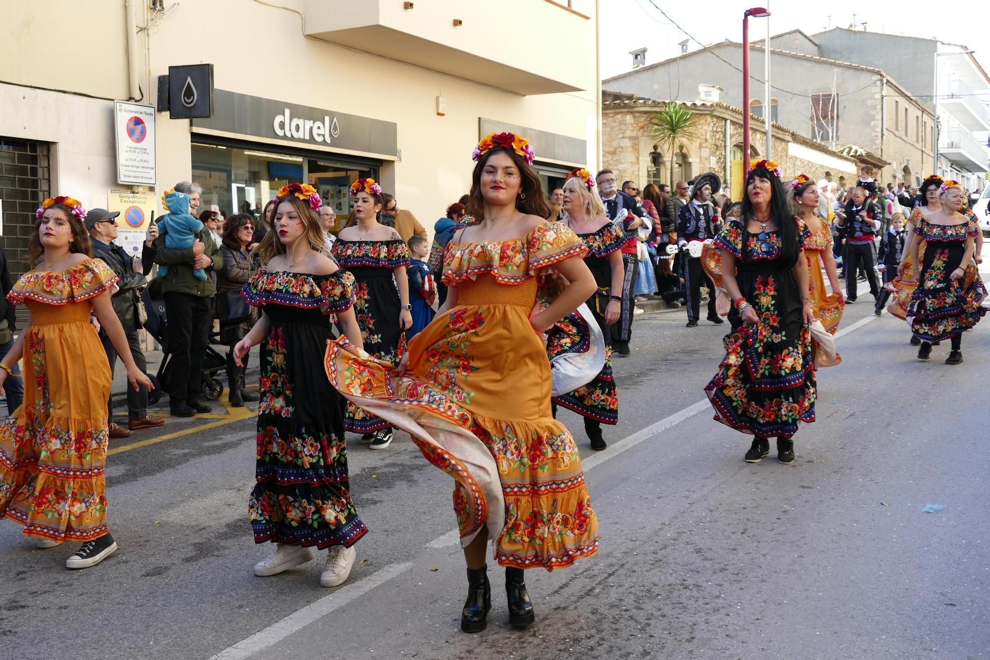 L'Escala s'acoloreix amb la rua de carnaval