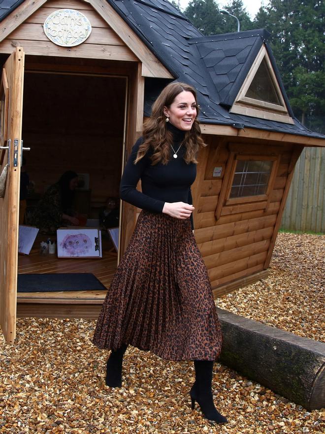 Kate Middleton con falda de leopardo