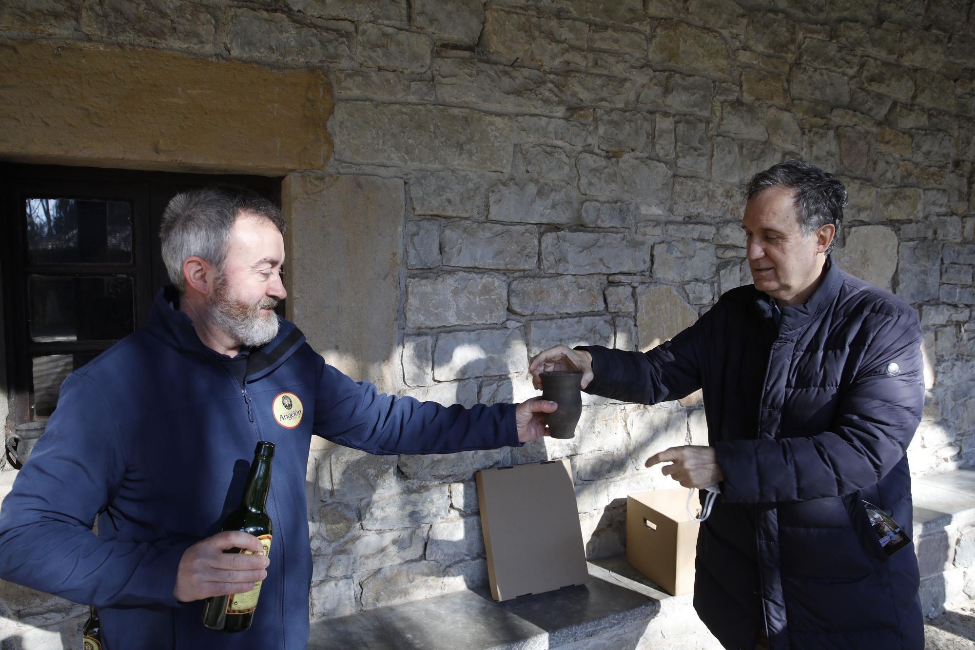 Cuando la sidra no se servía en cristal: estos son los recipientes de barro