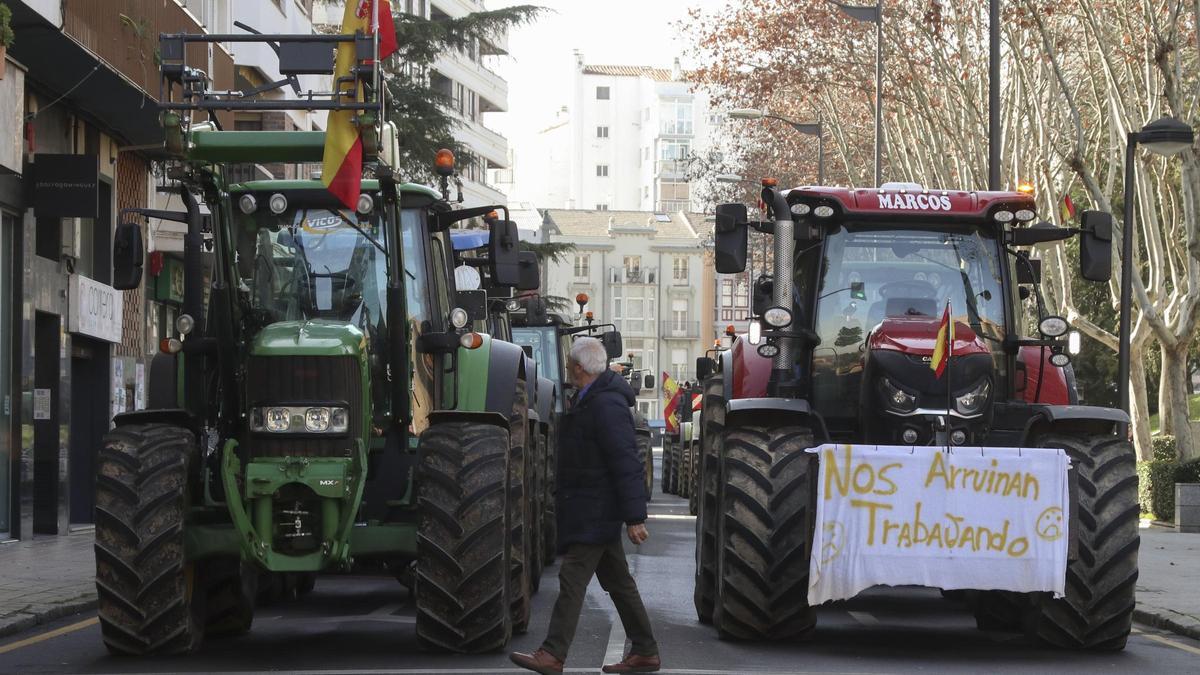 Los agricultores y ganadores continúan con tractoradas improvisadas en Zamora