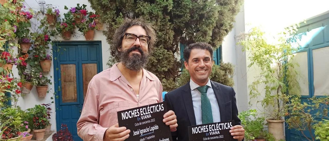 Fernando Vacas y Leopoldo Izquierdo durante la presentación del cartel de Noches Eclécticas en el Palacio de Viana.