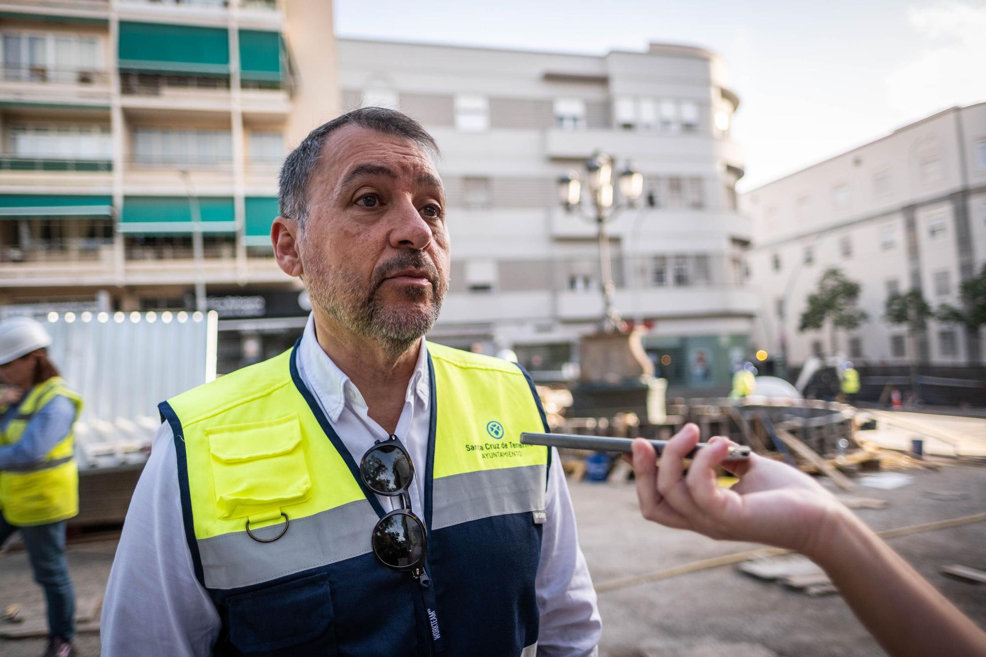 El alcalde de Santa Cruz de Tenerife, José Manuel Bermúdez, visita las obras de la plaza del Orche.