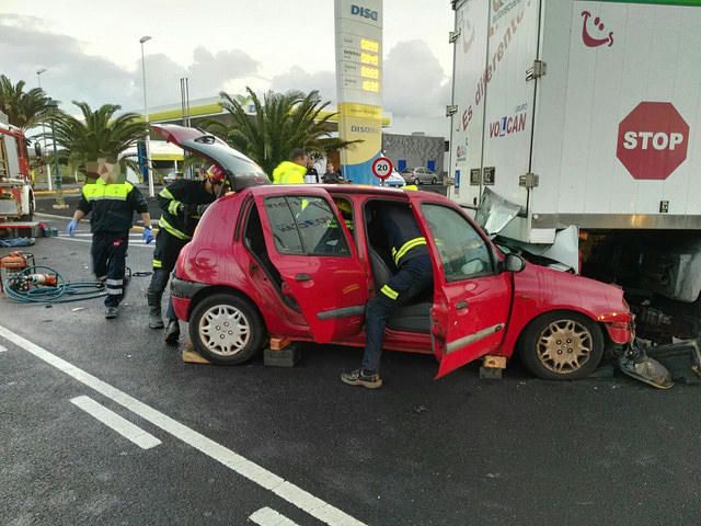 Herido tras una colisión con un camión en Lanzarote