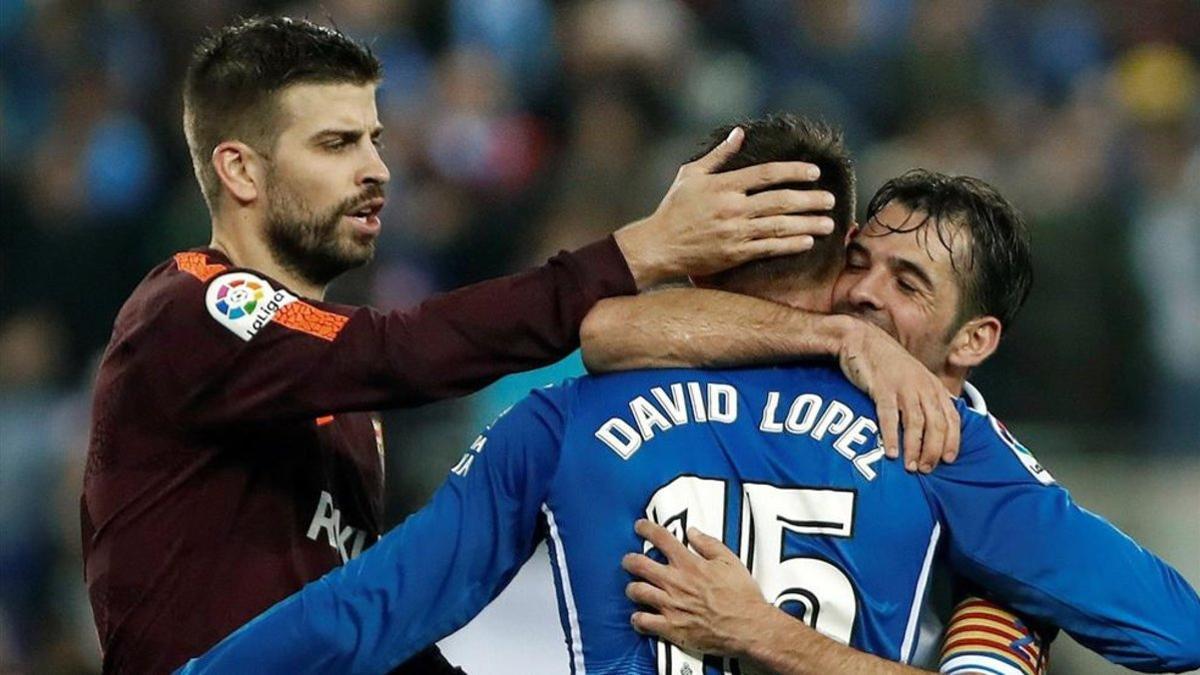 Barcelona y Espanyol se muestran coordiales en Twitter con motivo de la lesión del central perico