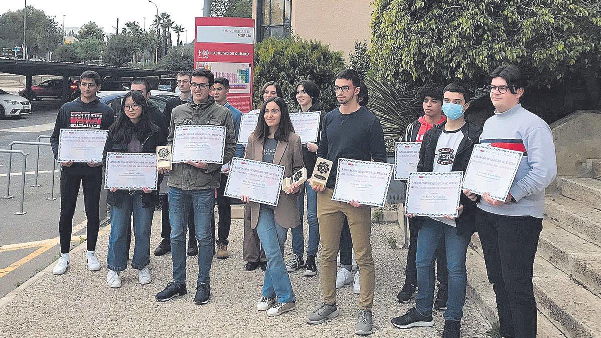 Ganadores de la Olimpiada Regional de Química.