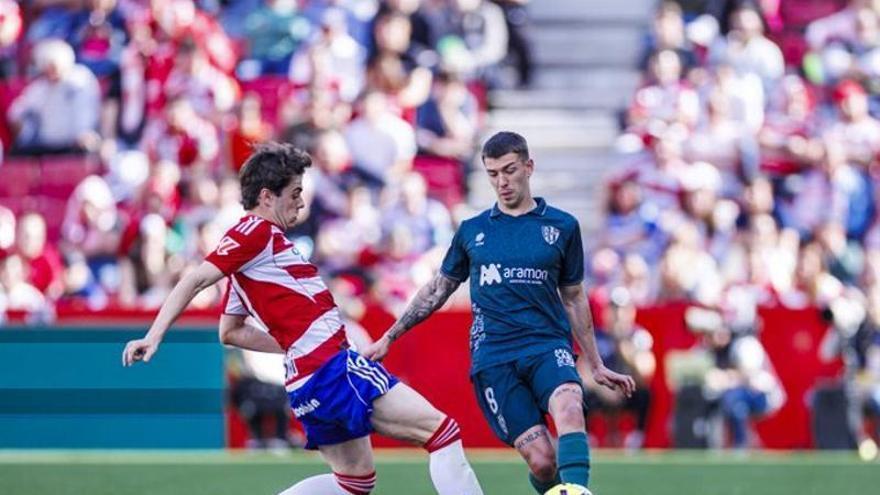 El Granada acaricia la permanencia y ahoga aún más al Huesca (4-2)