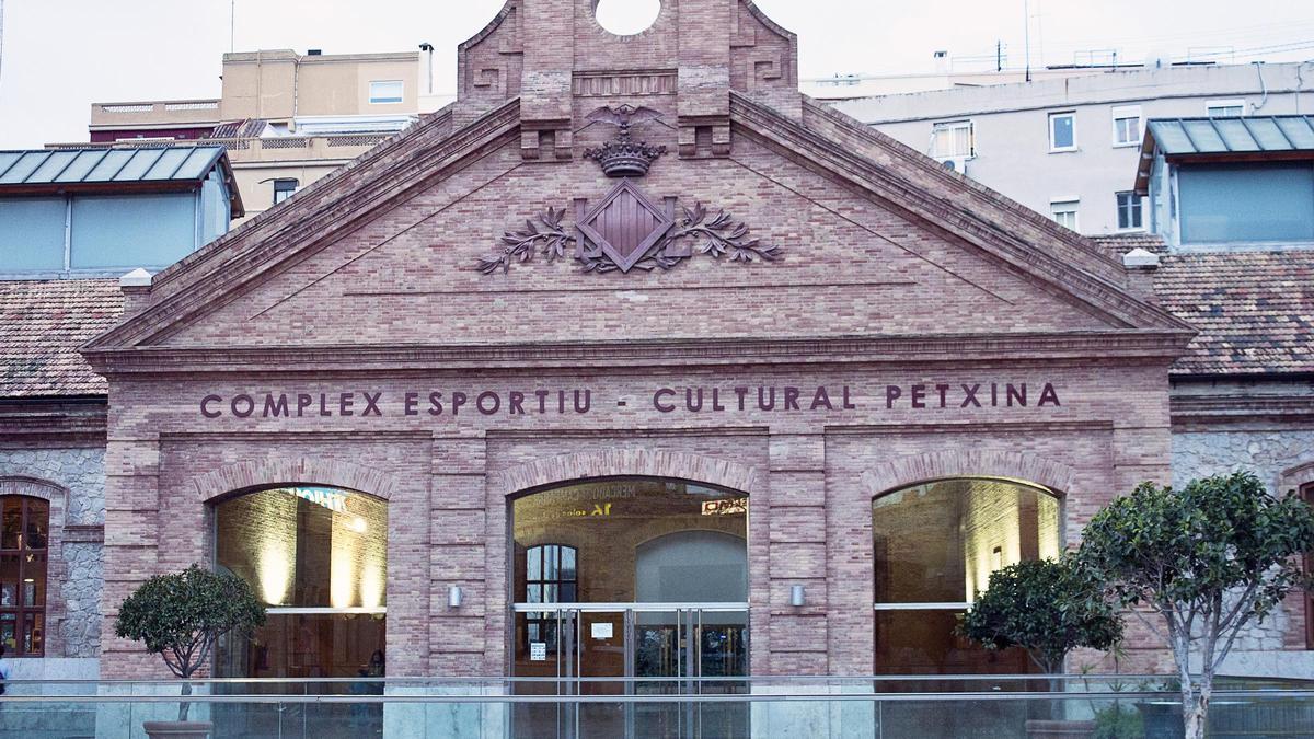 Fachada del complejo deportivo de La Petxina.