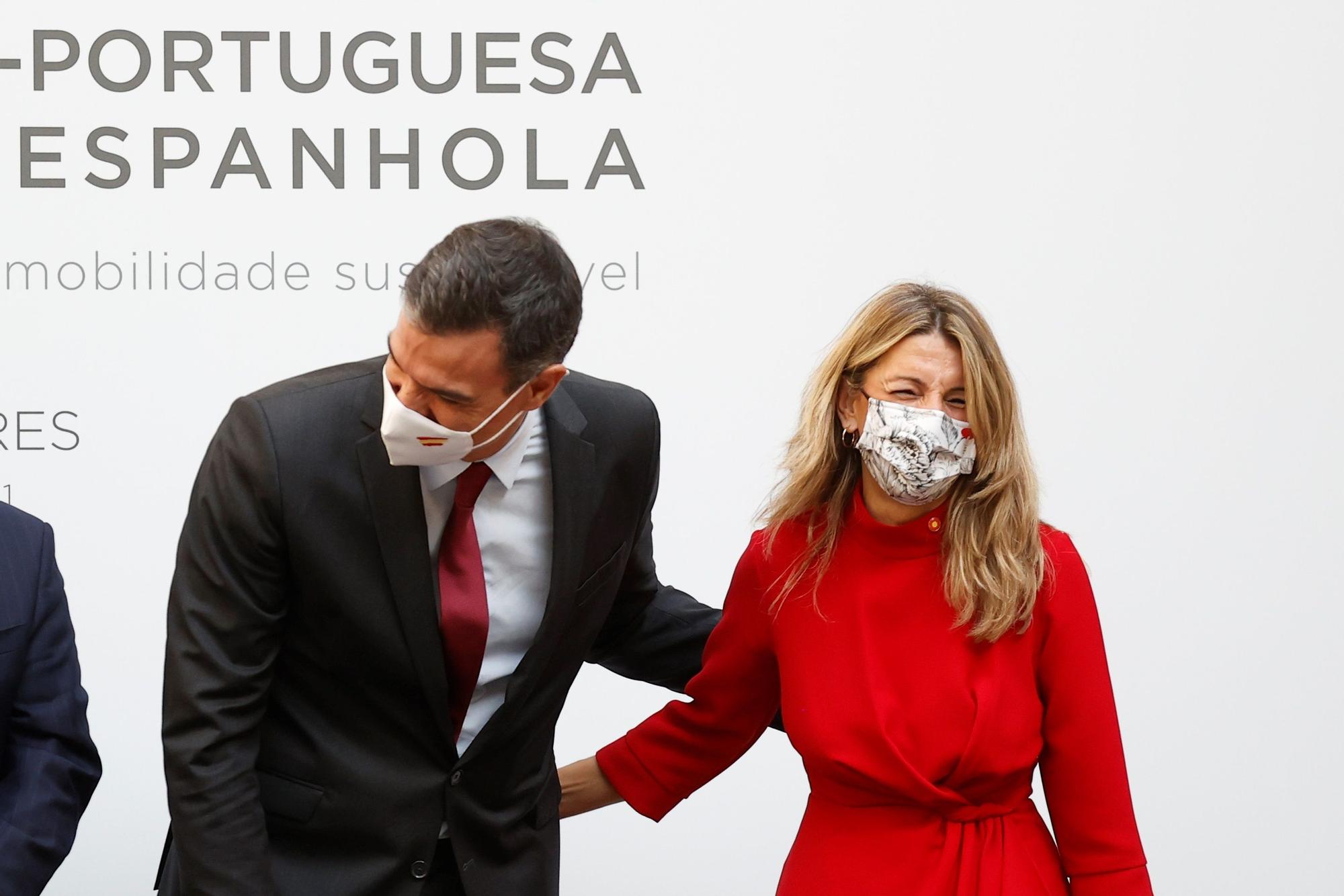 El presidente del gobierno Pedro Sánchez y la vicepresidenta del gobierno Yolanda Díaz, en la Cumbre Hispano-Portuguesa de Trujillo.