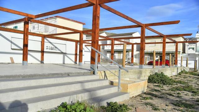 La construcción del restaurante en La Azohía quedó paralizada al no ajustarse a la licencia solicitada.