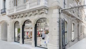 Arket, la firma premium de H&M, elige Barcelona para su desembarco en España.