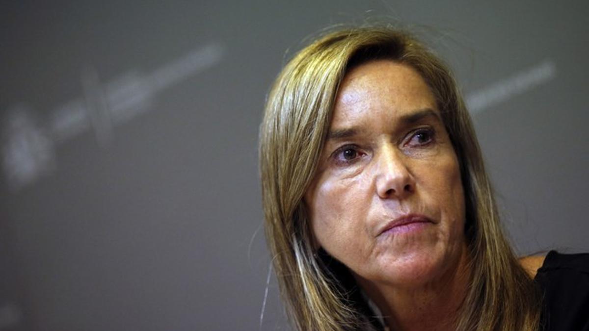 La ministra Ana Mato, durante una rueda de prensa, el lunes en Madrid.