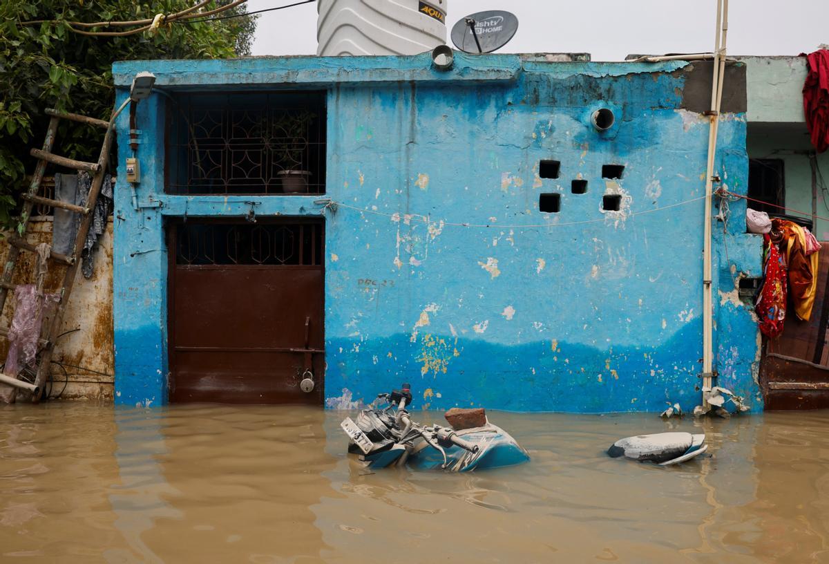 El río Yamuna se ha desbordado debido a las lluvias monzónicas en Nueva Delhi.