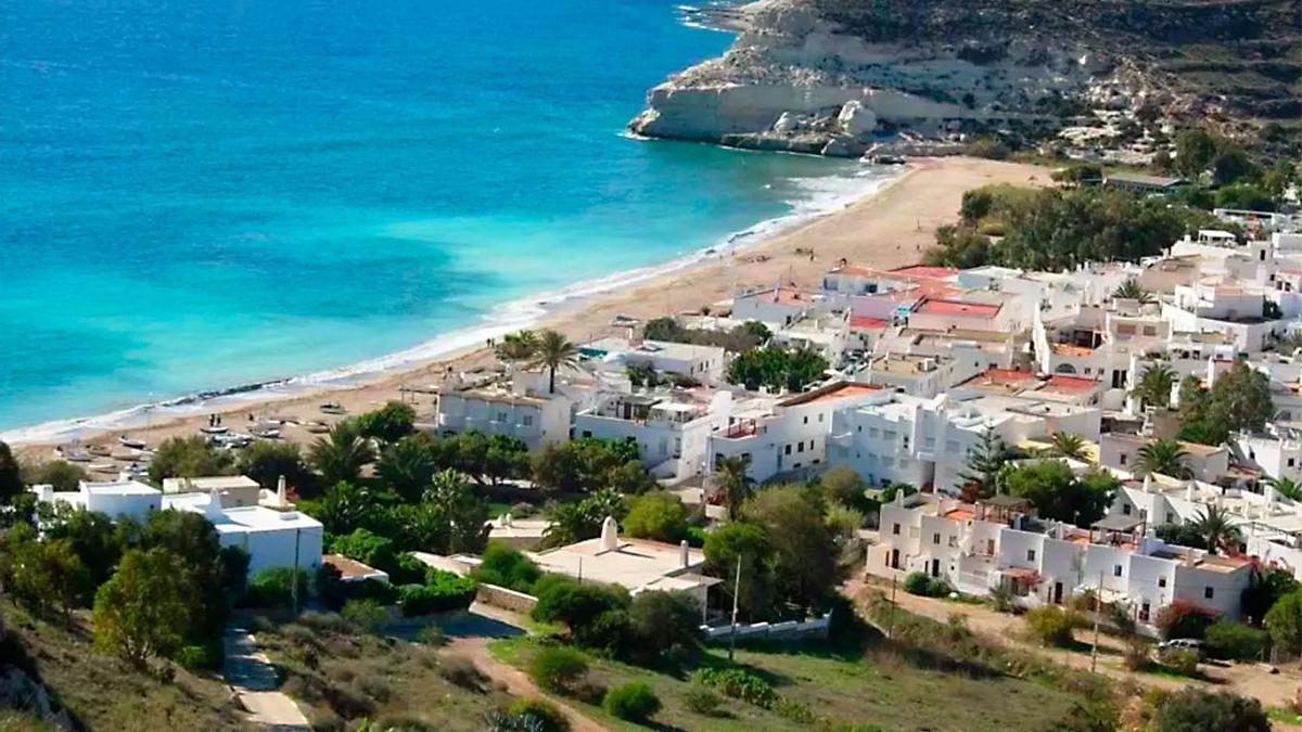 Este es el pueblo costero de Andalucía considerado el más fotogénico.