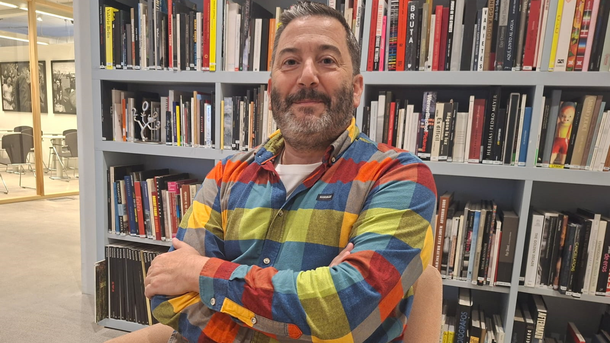 El fotógrafo Juan Varela repasa la trayectoria del festival FFoco en A Coruña: "La fotografía es un espejo en el que mirarnos como sociedad"